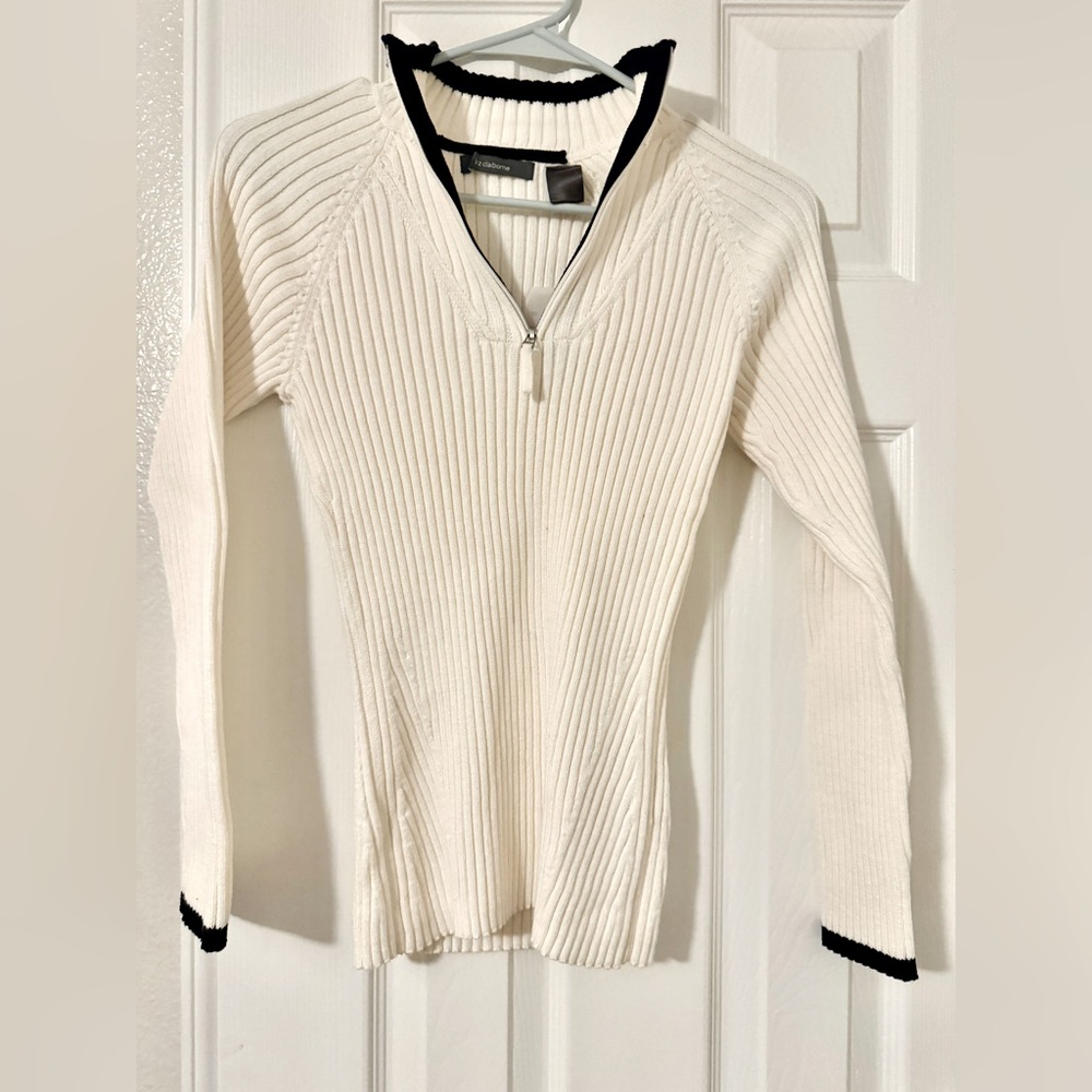 Liz Claiborne cream sweater. Size: Small